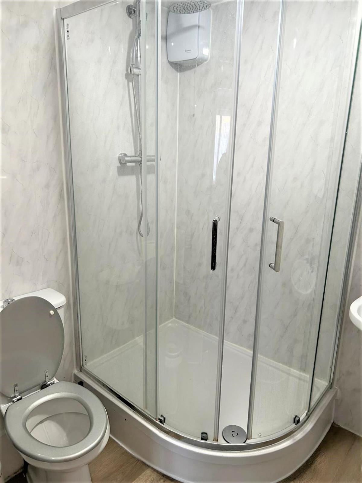 London Zone 2 Lovely 4 Bedroom Apartment - 3 Trowbridge Road Екстер'єр фото